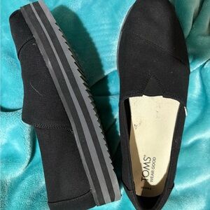 TOMS ladies Black Canvas platform Slip-On Shoes size 8